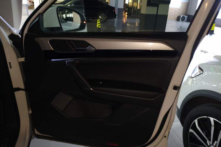 Used Volkswagen Tayron 2021 330TSI Two-Wheel Drive Luxury Smart Connectivity Version
