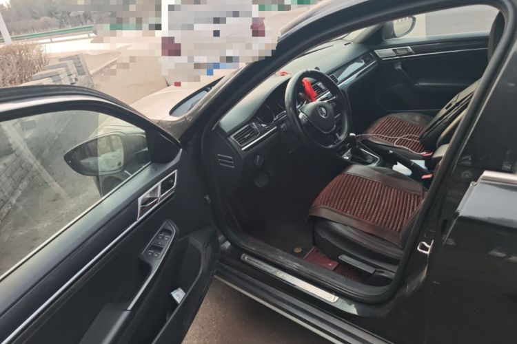 Used Volkswagen C-TREK 2017 1.6L Automatic Luxury Model Driver Seat