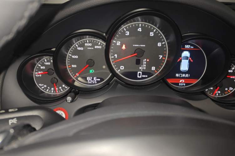 Used Porsche Cayenne 2011 Cayenne 3.0T Odometer Close Up