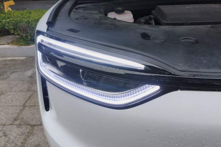 Used Hima AITO M7 2026 Model Range-Extending Ultra All-Wheel Drive 6-Seater Version Right Front Headlight