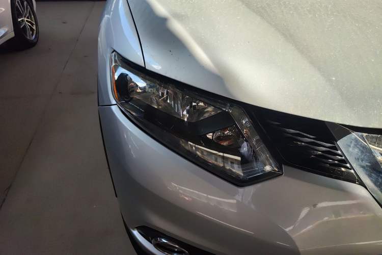 Used Nissan X-Trail 2014 2.5L CVT Leading Edition 4WD
