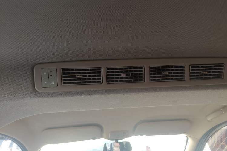 Used Wuling Rongguang V 2016 1.5L Standard Version
