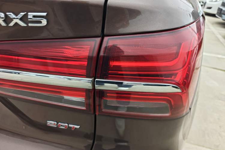 Used Roewe RX5 2016 20T Two-Wheel Drive Automatic Flagship Edition Right Rear Taillight