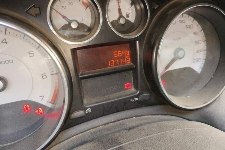 Used Peugeot 308 2014 Enjoy Edition Classic 1.6L Manual YouShang Model Odometer Close Up