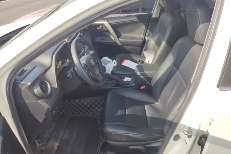 Used Toyota RAV4 2015 2.0L CVT Two-Wheel Drive Fashion Edition