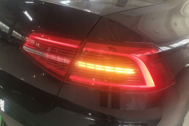 Used Volkswagen Magotan 2019 330TSI DSG Luxury Version China VI Standard Right Rear Taillight
