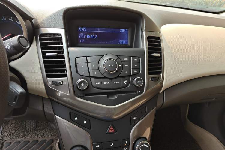 Used Chevrolet Cruze 2015 1.5L Classic SE MT Audio And AC Panel