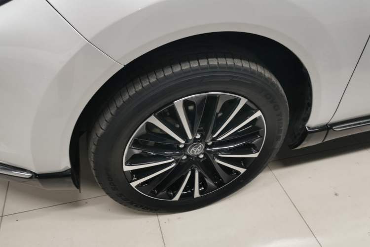 Used Toyota Venza 2023 2.0L CVT Two-Wheel Drive Prestige Version