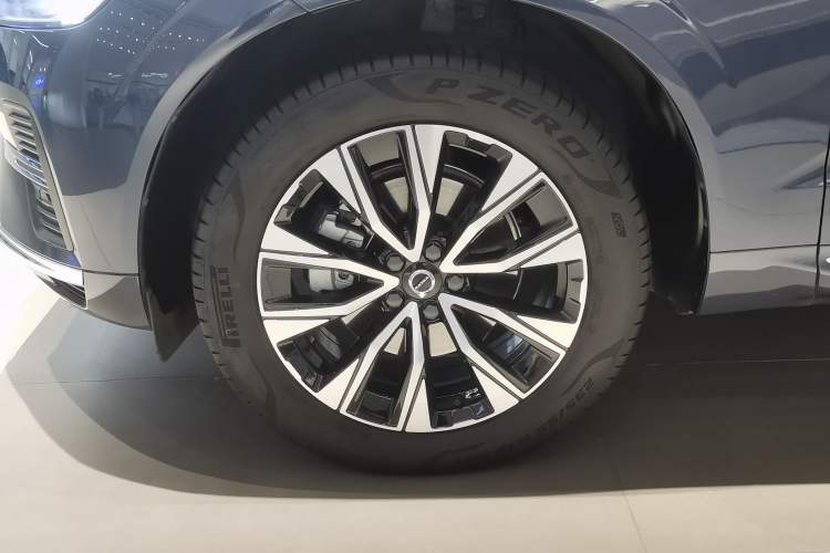 Used Volvo XC60 2023 B5 4x4 Smart Luxury Edition