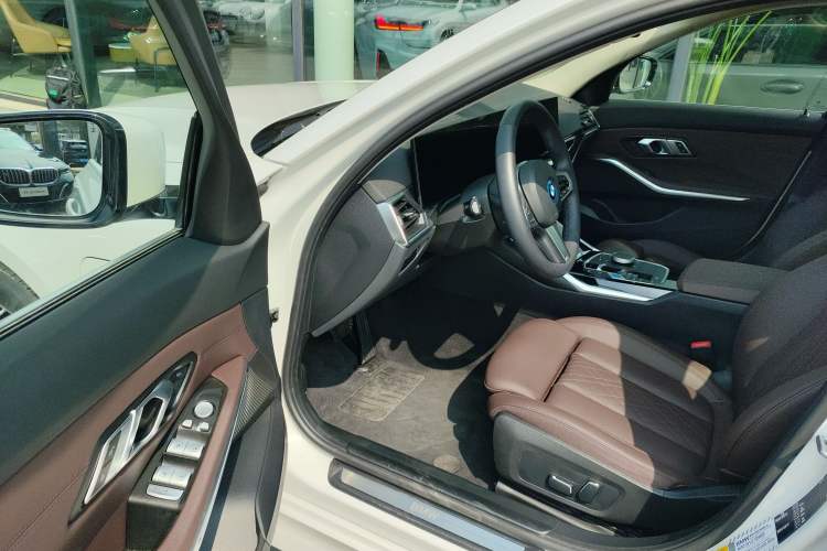 Used BMW i3 2024 eDrive 35 L
