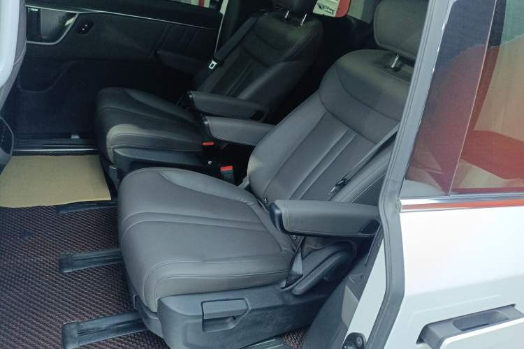 Used SAIC MAXUS G70 2024 2.0T Automatic Luxury Edition 7 Seats Left Rear Seat