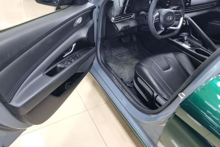 Used Hyundai Elantra 2021 1.5L CVT GLX Elite Edition Driver Seat