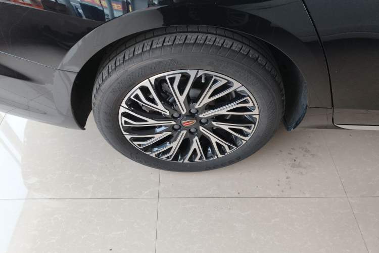 Used Hongqi H5 2025 2.0T Automatic Flag Edition – 500 000 Units Commemorative Version
