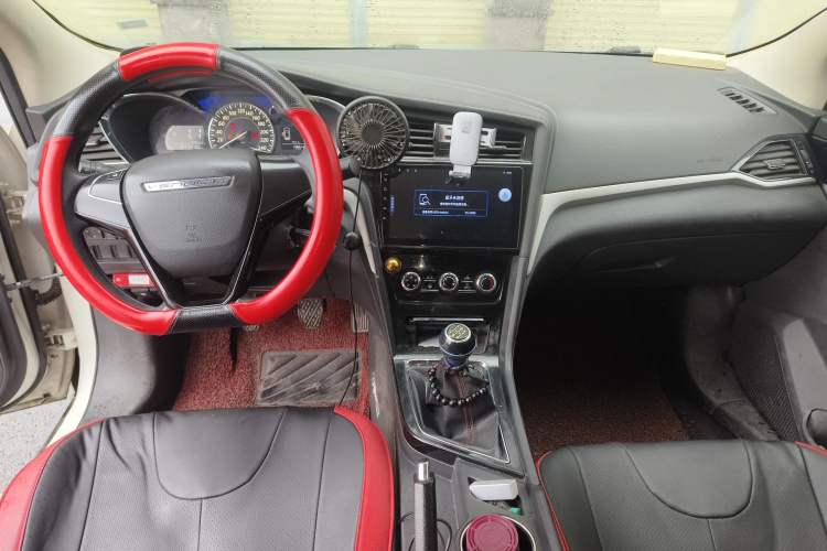 Used Venucia D60 2018 1.6L Manual Comfort Edition Center Console