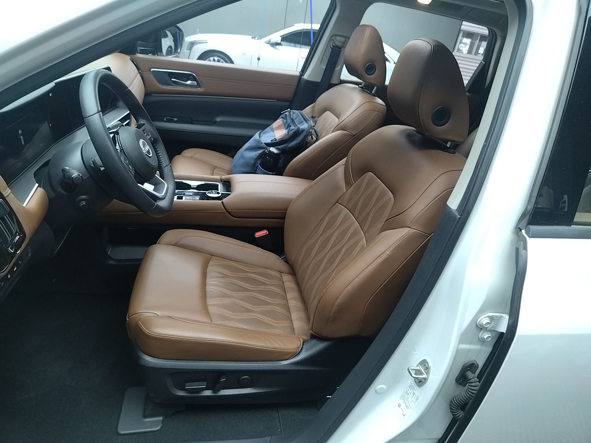 Переднее сиденье в автомобиле