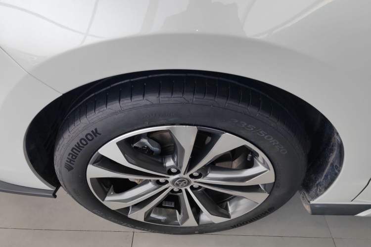 Used Toyota Granvia 2023 2.5L Hybrid Prestige PLUS Edition Left Front Wheel Hub