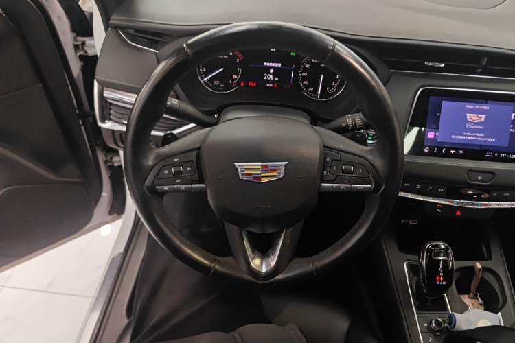 Used Cadillac XT4 2021 28T Two-Wheel Drive Tech Edition Steering Wheel