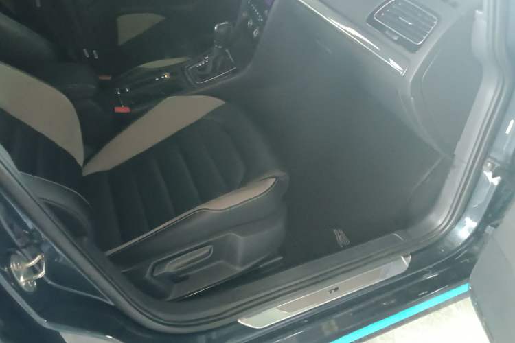 Used Volkswagen Golf 2020 Charming Edition 280TSI DSG R-Line
