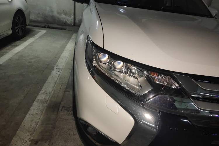 Used Mitsubishi Outlander 2016 2.4L 4x4 Elite Edition 7-Seater