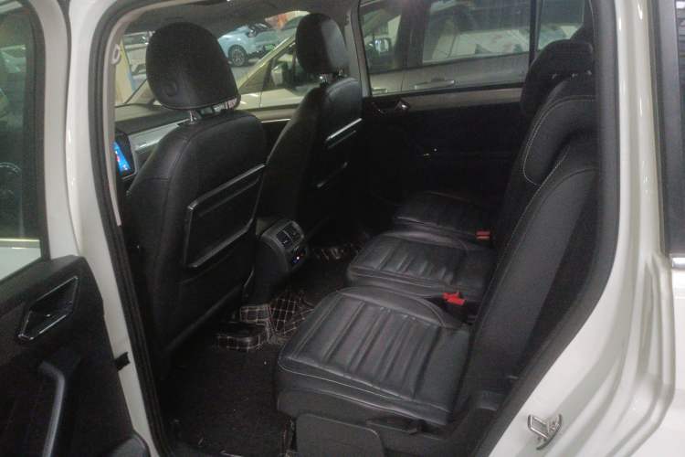 Used Volkswagen Touran 2016 Volkswagen Touran L 280TSI DSG Luxury Edition
