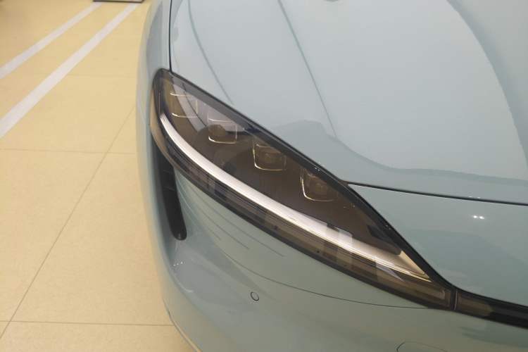 Used Hima Luxeed S7 2025 705 km Max
