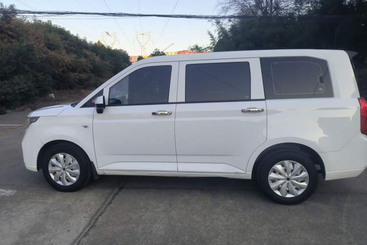 Used Wuling Hongguang PLUS 2020 1.5L Manual Standard Edition 5 Seats Exterior 3