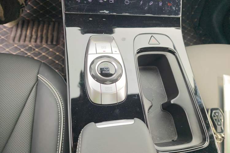 Used ARCFOX Alpha T 2023 480 Forest Edition 175kW Gear Lever