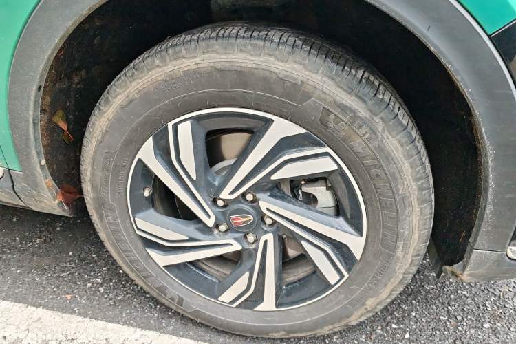 Used Hongqi HS5 2022 2.0T Smart Connect Flagship Edition Right Front Wheel Hub