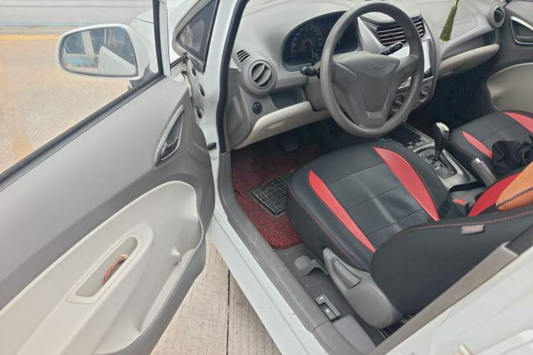 Used Chevrolet Sail 2013 Sedan 1.4L AMT Enjoy Edition Driver Seat