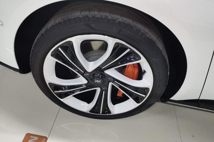 Used IM L7 2022 Pro Model Right Rear Wheel Hub