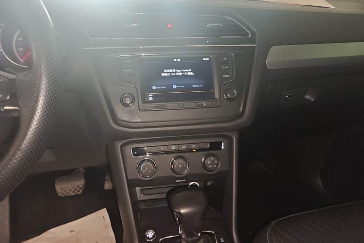 Used Volkswagen Tiguan L 2017 330TSI Automatic Two-Wheel Drive Luxury Edition
