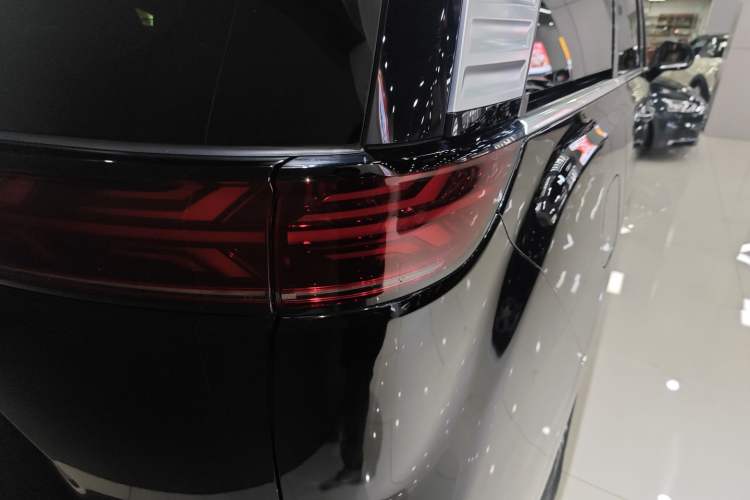 Used Denza D9 2022 EV 600 Four-Wheel Drive Flagship Model