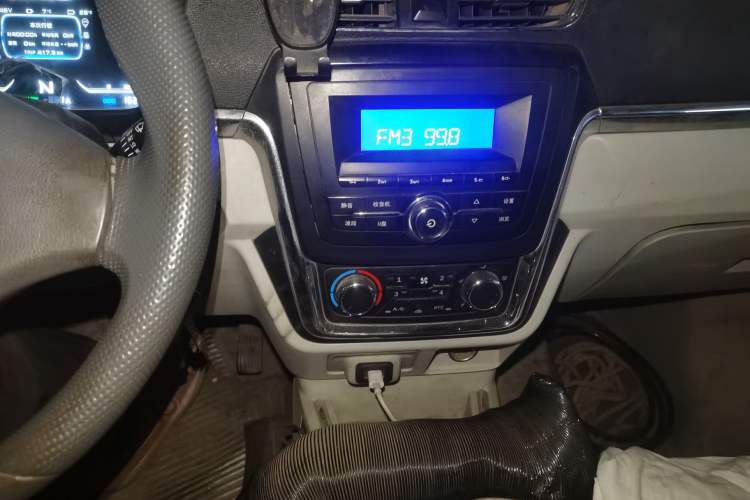 Used Sunlong DST 5 2021 All-Electric Van with 41.86 kWh Audio And AC Panel