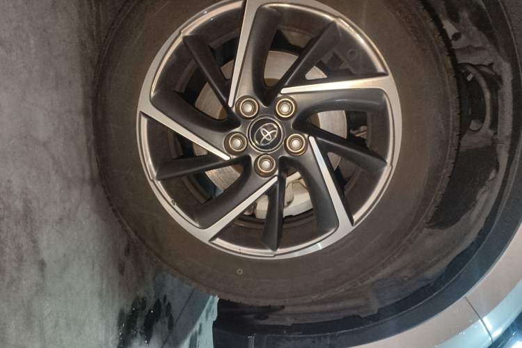 Used Toyota C-HR 2023 2.0L Luxury Edition Right Front Wheel Hub
