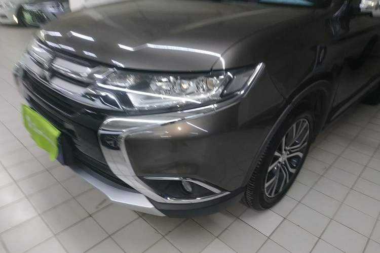 Used Mitsubishi Outlander 2018 2.4L 4x4 Luxury Edition 7-Seater