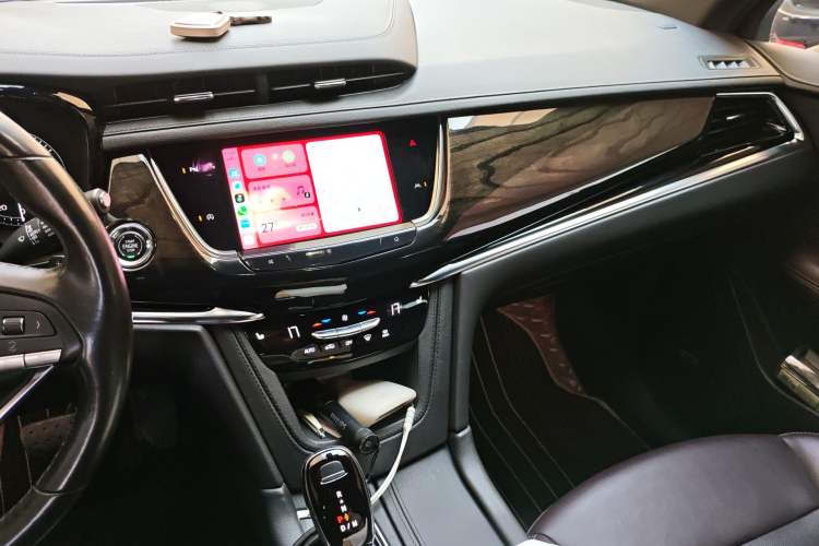 Used Cadillac XT6 2022 2.0T 7-Seater Two-Wheel Drive Luxury Version Audio And AC Panel