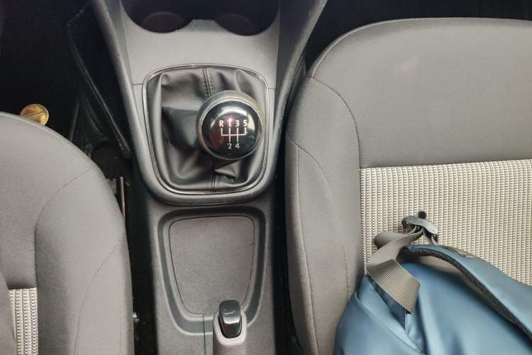 Used Volkswagen Polo 2016 1.4L Manual Fashion Model Gear Lever