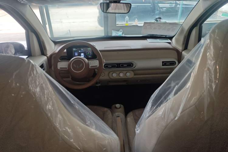 Used Wuling Hongguang MINIEV 2024 3rd Generation 215km Youth Edition Center Console