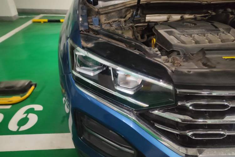 Used Volkswagen Tayron 2019 330TSI Two-Wheel-Drive Luxury Version China V Emission Standard Right Front Headlight