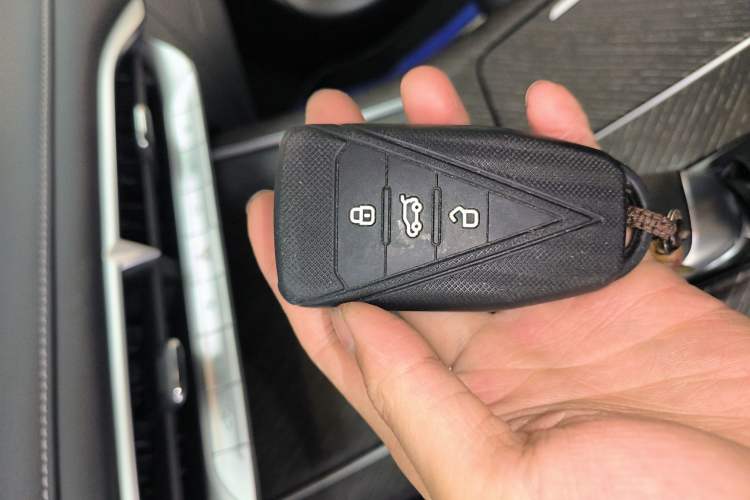 Used Venucia V 2021 260T Idol Edition
