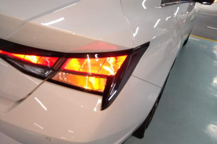 Used Hyundai Elantra 2021 1.5L CVT GLX Elite Edition Exterior 3