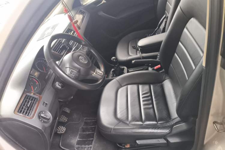 Used Volkswagen Santana 2013 1.6L Manual Luxury Edition Left Front Seat