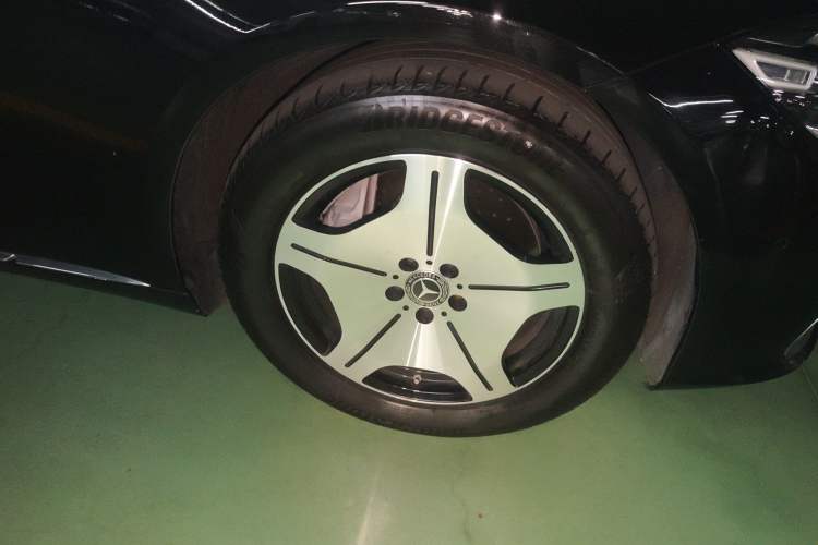 Used Mercedes-Benz S-Class 2021 S 400 L Business Model Right Front Wheel Hub