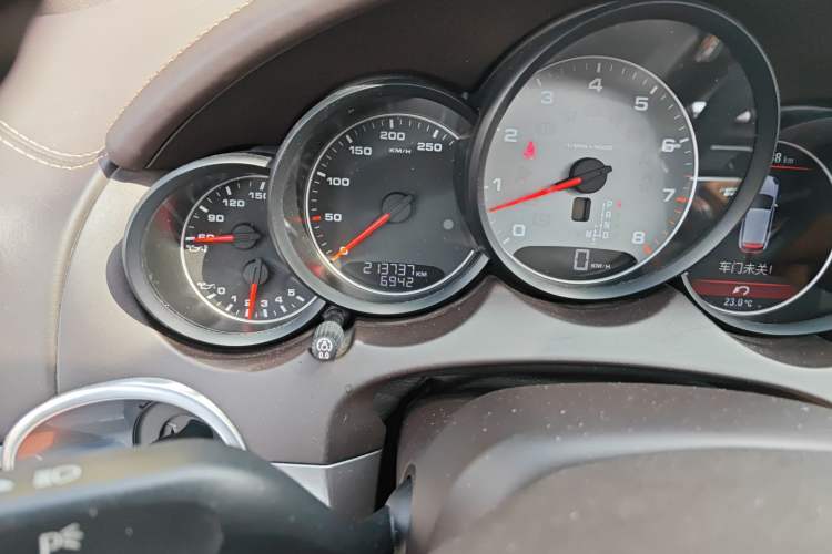 Used Porsche Cayenne 2011 Cayenne S 4.8L Odometer Close Up