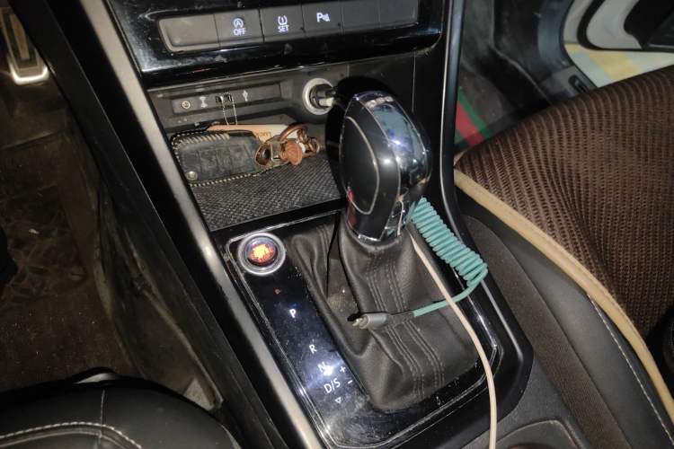 Used Volkswagen Touran 2018 Volkswagen Touran L 280TSI DSG Comfort Edition 7 Seats China VI Standard Gear Lever