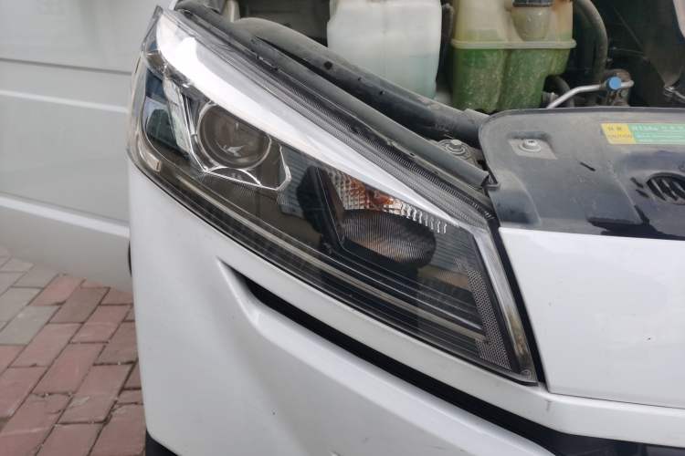 Used Iveco Daily 2023 2.5T A37M1 Long Wheelbase Mid-Roof Dual-Tire Side-Sliding Doors 5-9 Seats