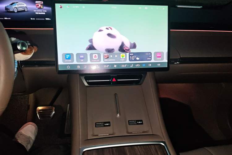 Used Hima Luxeed R7 2025 Range-Extended Version 251 km Max Audio And AC Panel