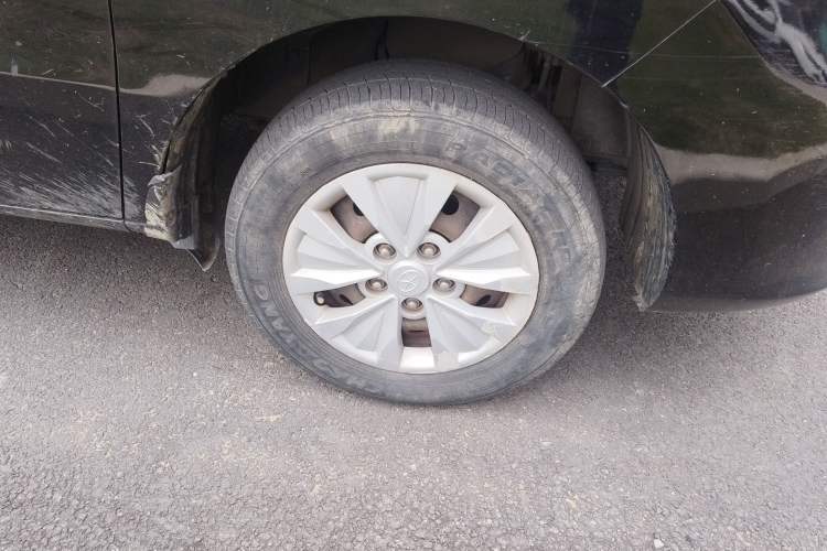 Used JAC Refine M3 2016 IKEA Edition 1.6L Luxury Model Right Front Wheel Hub