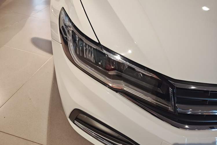 Used Volkswagen Bora 2021 1.5L Automatic Fashionable Smart Connectivity Version Right Front Headlight