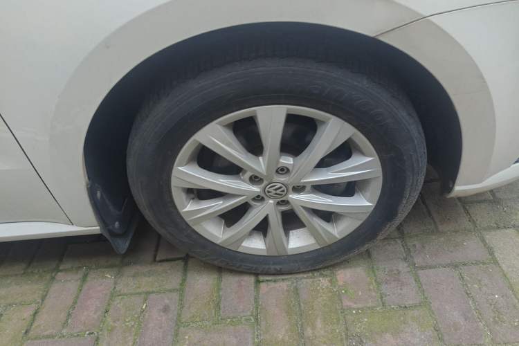 Used Volkswagen Lavida 2017 1.6L Manual Comfort Edition Right Front Wheel Hub